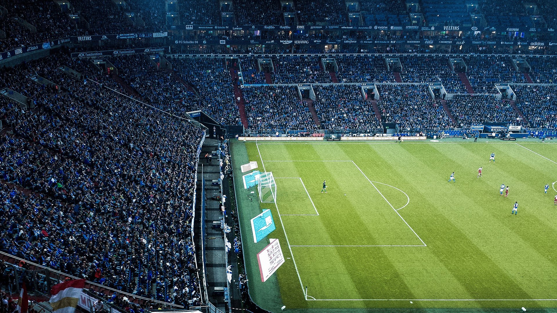 足坛黄金搭档再度联手，引领进攻潮流，足球黄金一代都有谁